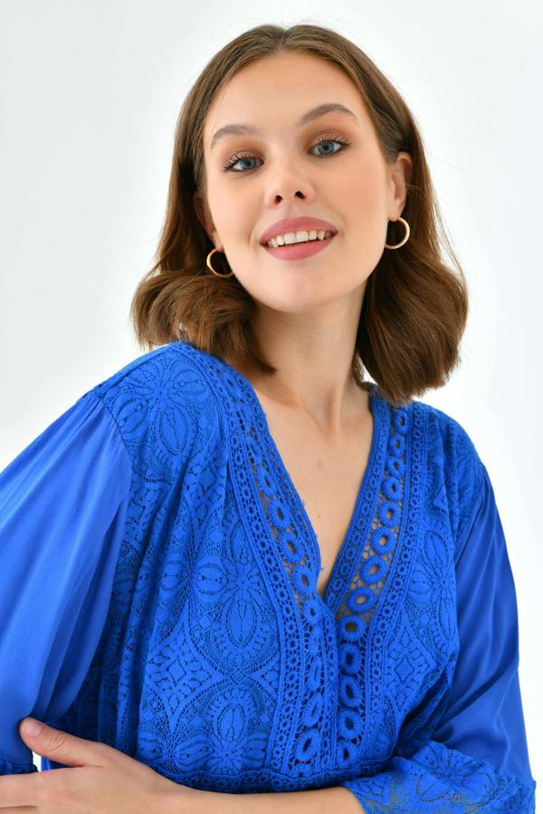 Hoxton Gal Oversized 3/4 Sleeves Lace Detailed V Neck Mini Dress in Royal Blue