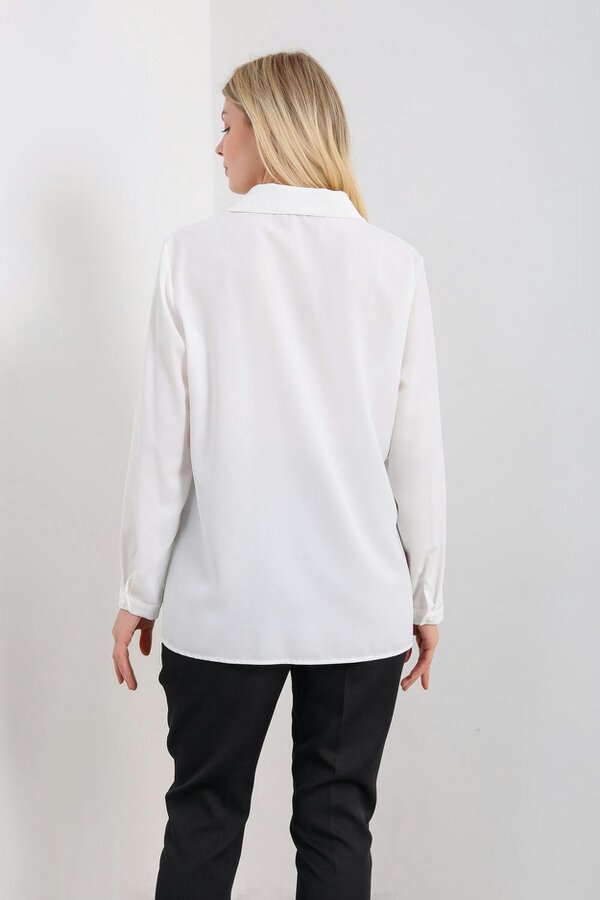 Hoxton Gal Oversized Long Sleeves Blouse with Brooch Details in White