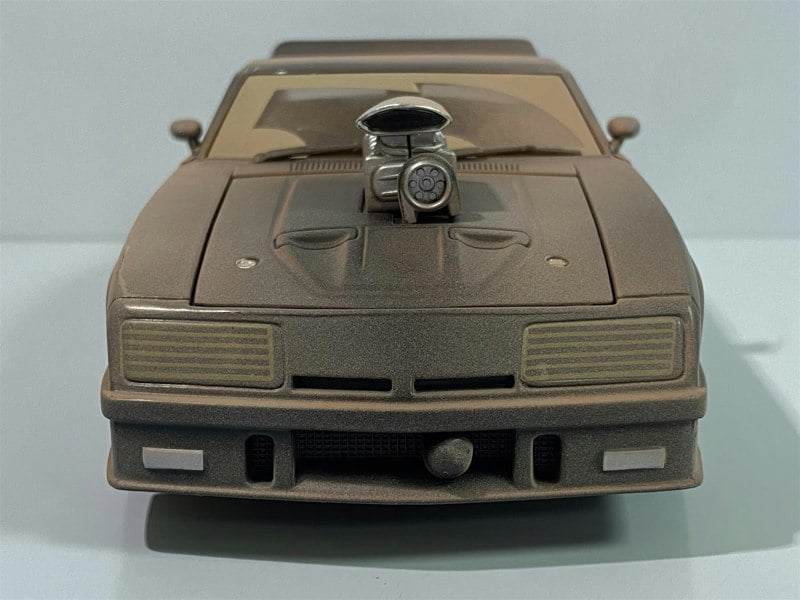 mad max last of the v8 interceptors weathered 1:24 greenlight 84052