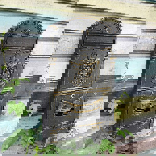 Living and Home Vintage Wall-Mounted Postbox with Lock