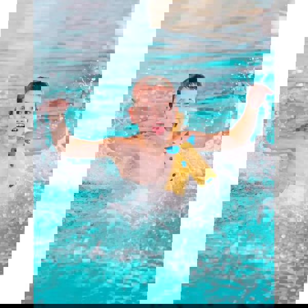 Yellow giraffe comfy pony whistle noodle with blue accents