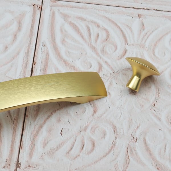 Handle & Home Brushed Brass Bridge Handle and Coordinating Knob