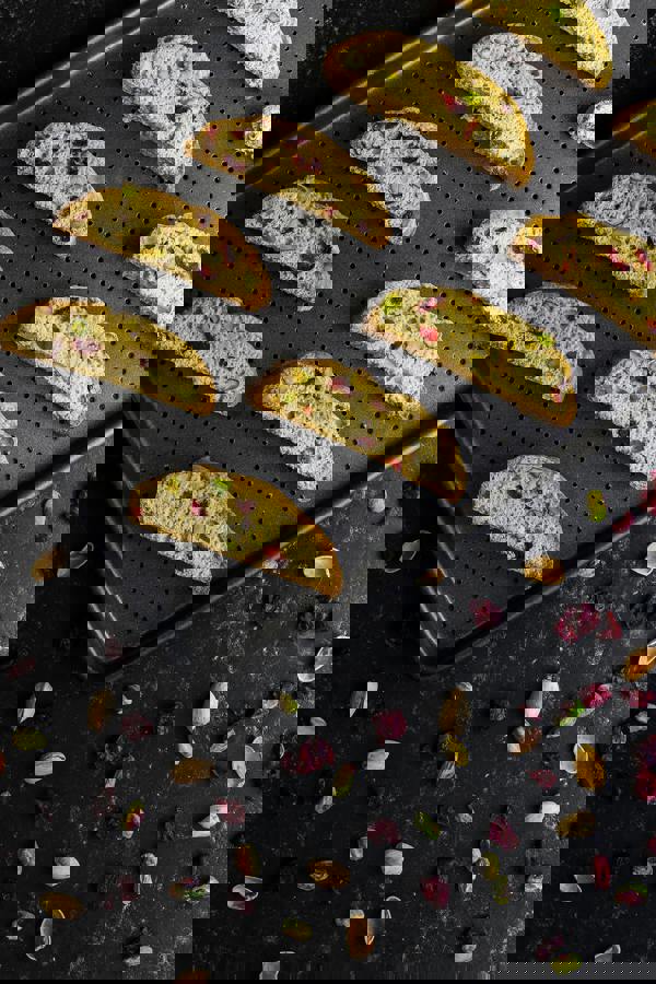 MasterClass 6pc Crusty Bake Non-Stick Bakeware Set with Flan Tin, Pizza Crisper, Loaf Pan, Baking Tray, 12-Hole Tin and Pie/Tart Tin