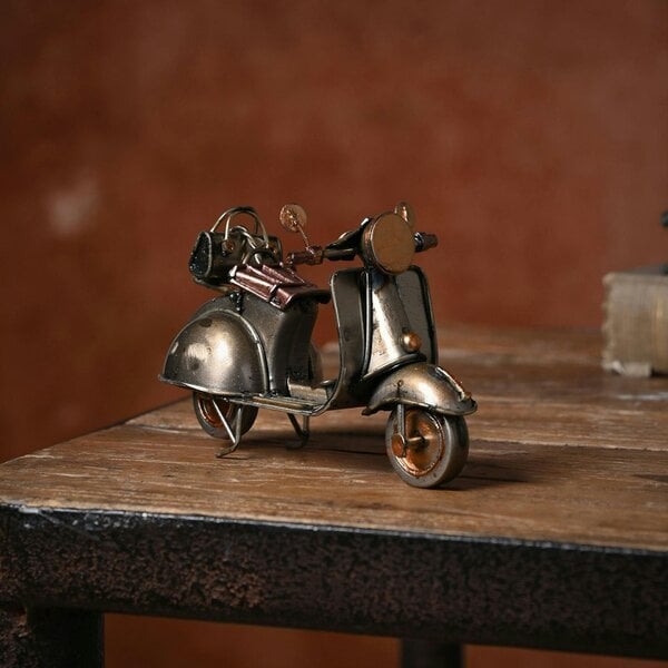 Harvey Makin Ornament - Scooter