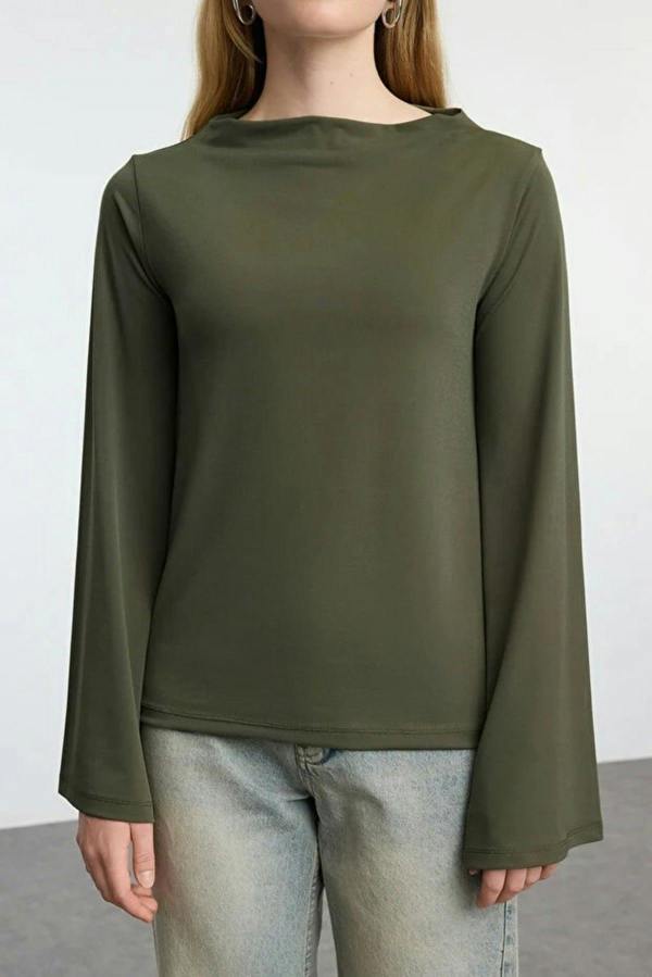 WOVCOR Relaxed Spanish Sleeve Flexible Knit Blouse