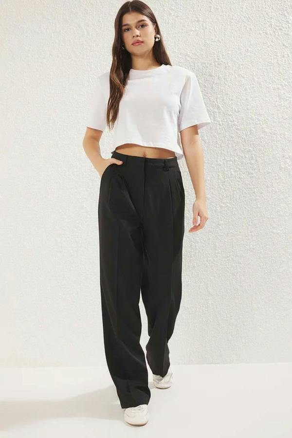 Hoxton Gal Straight-Cut Pleated Woven Trousers