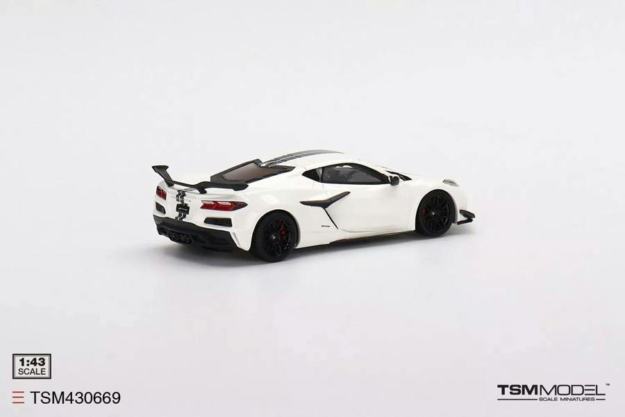 MCSlots Chevrolet Corvette Z06 2023 Arctic White 1:43 Scale TSM430669