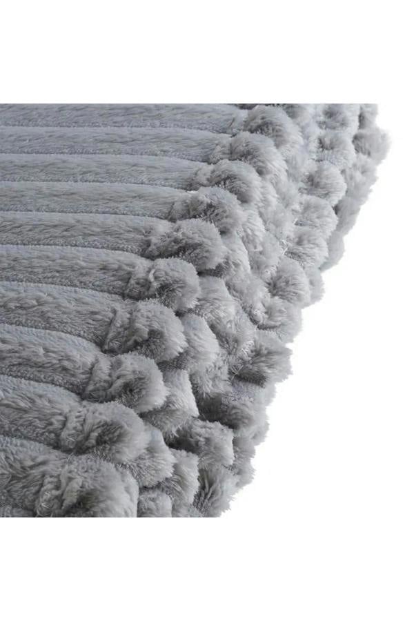 Dyzi Luxurious Faux Fur Winter throw Blanket Double-Sided Soft Cozy