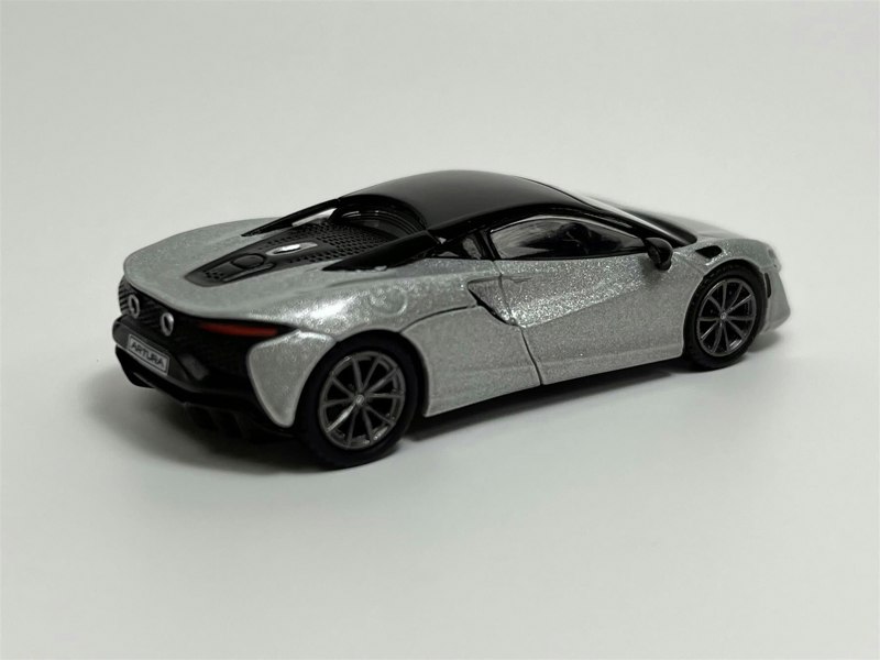 Mini GT McLaren Artura Ice Silver RHD 1:64 Scale Mini GT MGT00582R