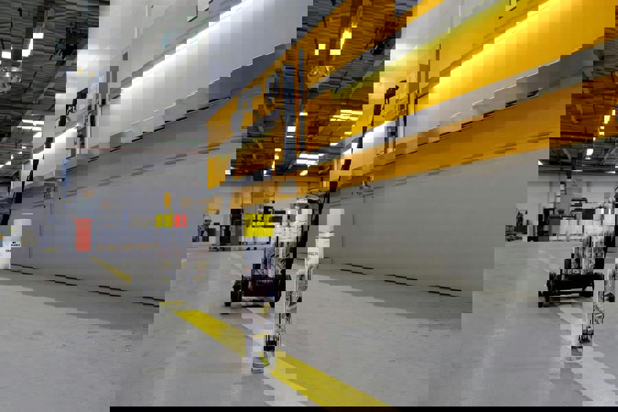 Durable DURALINE Floor Marking Spray 750ml | Permanent Line Paint | Red