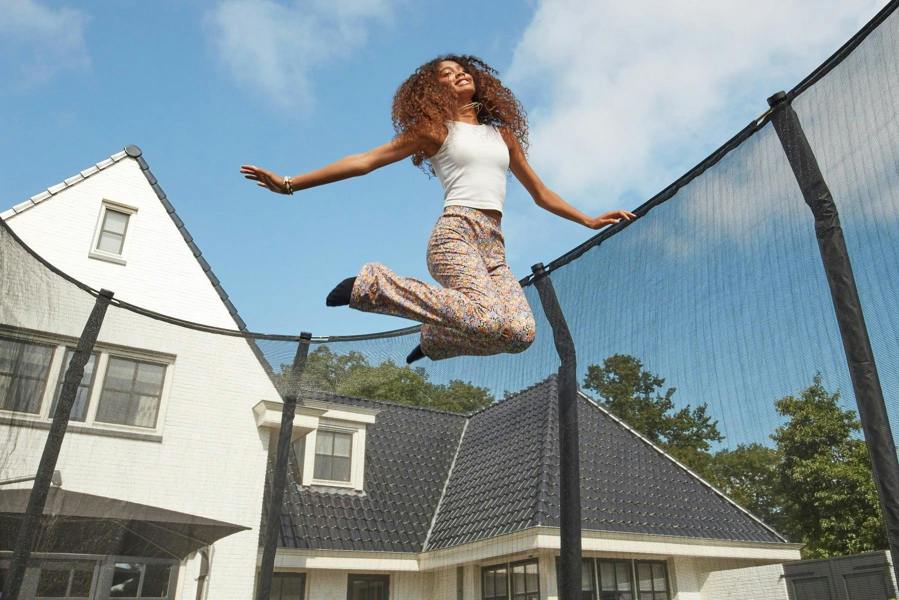 10ft Salta Green Round First Class Edition Trampoline with Enclosure