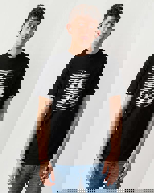 studio shot of a model wearing a Moose Knuckles Raydaze Mens T-Shirt in Black 292