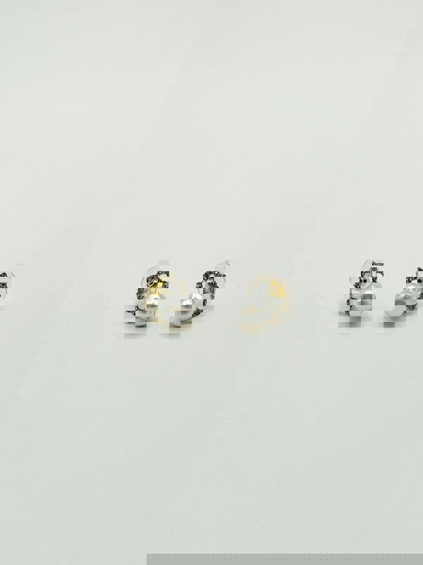 SVNX Pearl Stud Earring on Diamante Circular Wreath