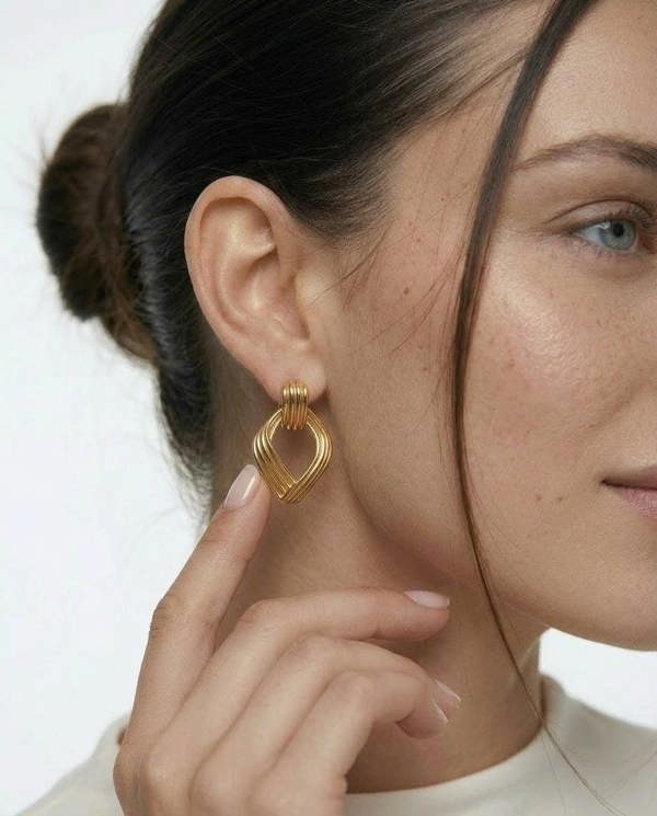 Elk & Bloom Large Thick 14K Gold Ribbed Drop Hoop Studs