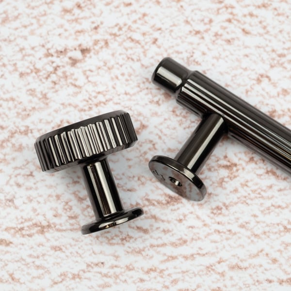 Handle & Home Black Nickel Reeded Cabinet T-Bar Handle and Coordinating Disc Knob