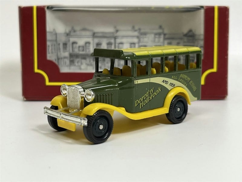 Corgi Bedford Van Dorothy Holbrook The Village Collection Cameo From Corgi CAM2D S4