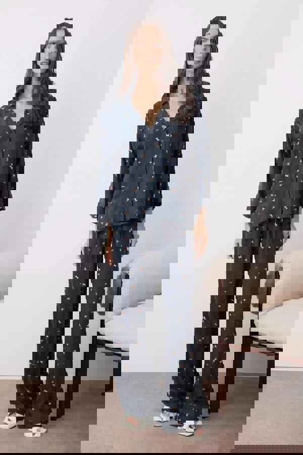 WOVCOR 2-Piece Printed Shally Woven Pajama Set