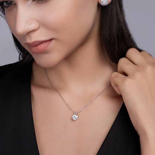 Leaper Elegant Moissanite Pendant Necklace