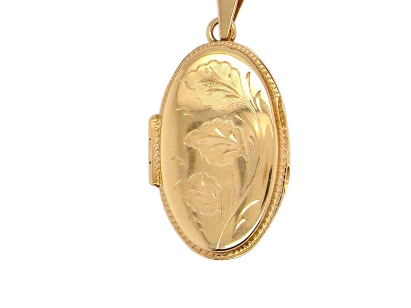 Vintage oval shaped locket