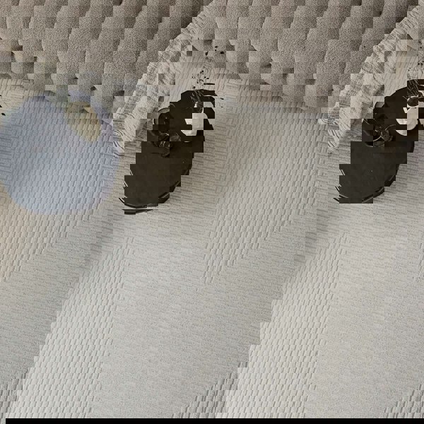 Geometric Living Room rug, cream colour, stain-resistant and non-shedding