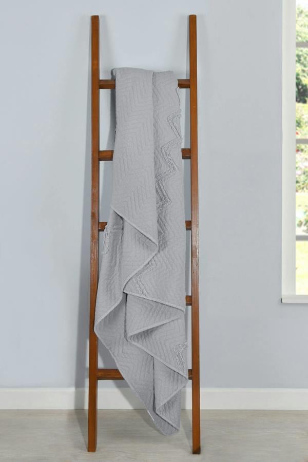 Smart Living Luxurious Zig-Zag Polyester Bedspread - Grey