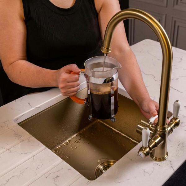 Flode korsa | Traditional Cruciform Style 3 in 1 Instant Boiling Tap | White Ceramic Levers | Brushed Brass Finish