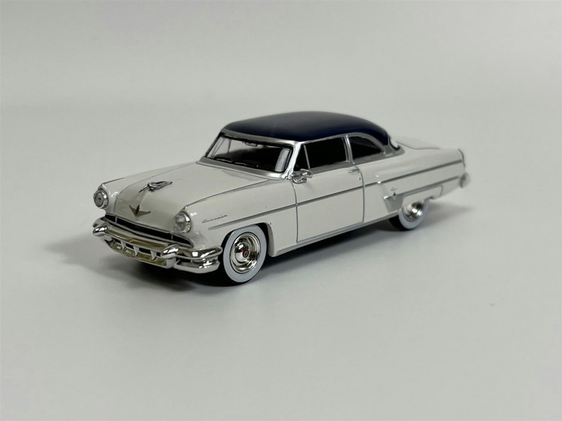 Mini GT Lincoln Capri 1954 Artic White Atlantic Blue LHD 1:64 Mini GT MGT00631L