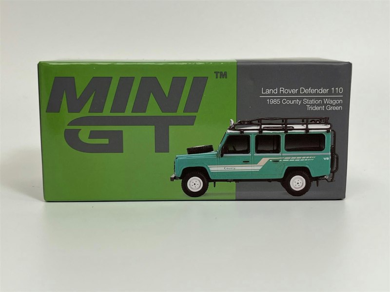 Mini GT Land Rover Defender 110 1985 County Station Wagon Green LHD 1:64 Mini GT MGT00590L