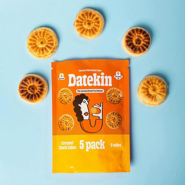 Datekin caramel snack cakes packaging with cakes in a semi circle on a blue background