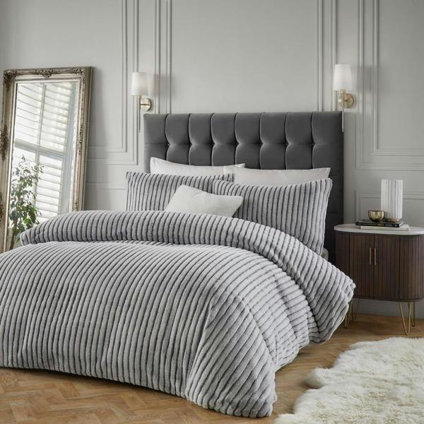 Paoletti Alpine Reversible Faux Fur Striped Duvet Cover Set - Grey - 