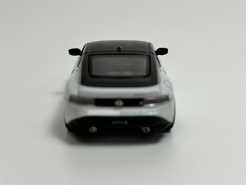 Mini GT Nissan Fairlady Z Version ST 2023 Everest White RHD 1:64 Scale Mini GT MGT00598R