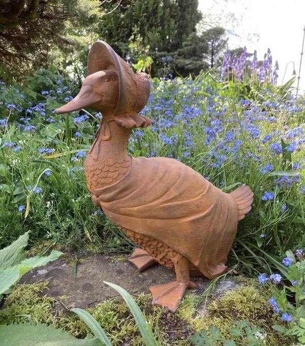 SPA Rustic Cast Iron Jemima Puddle Duck Statue Garden Ornament Home Decor