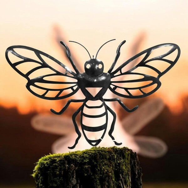 EDH Door Hardware Bee Solar Backlit Wall Art – 21.5 x 34.5 CM | Solar-Powered Metal LED Wall Décor | Weatherproof Honeybee Garden Art for Patio