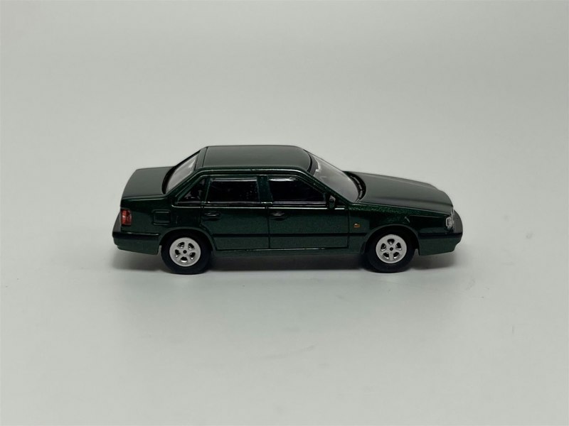 Minichamps Volvo 850 Saloon 1994 Green Metallic 1:87 Scale Minichamps 870171102