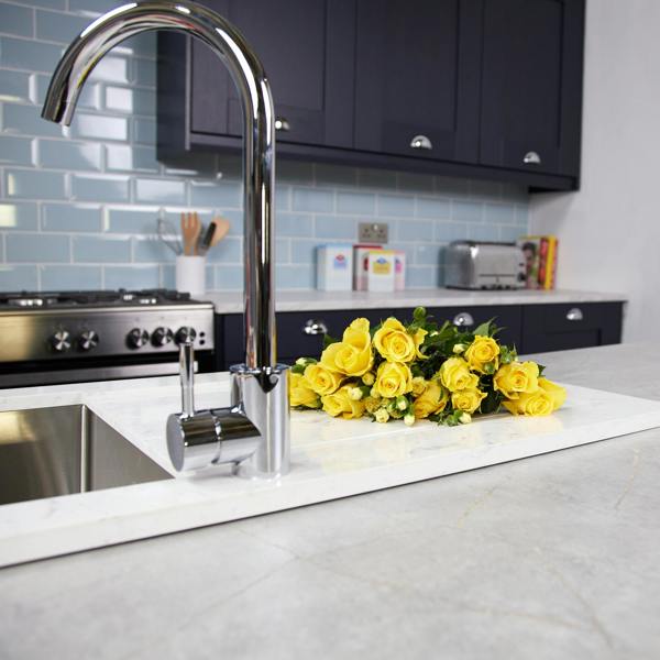 Flode Storsjon | Counter Top Carrera Marble Shroud with 44 x 44 x 20cm Brushed Steel 1 Bowl Sink