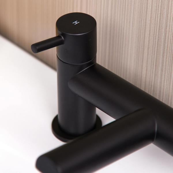 Flode Runn | Bath Filler | Matt Black