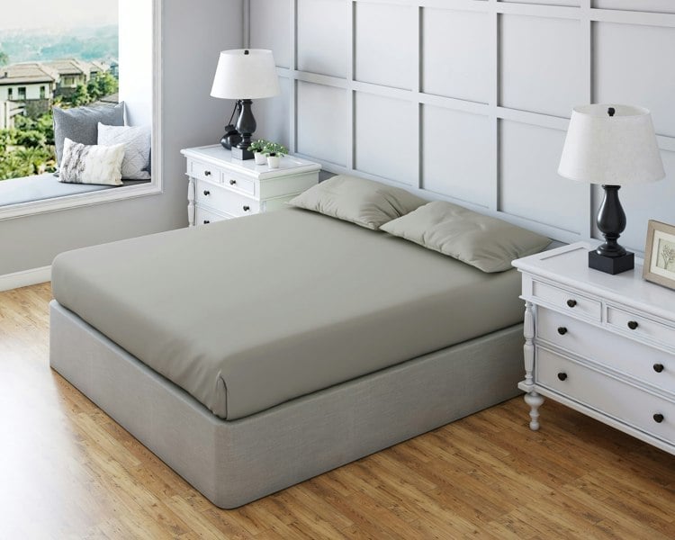 Snug City Non Iron Polycotton Plain Dyed Fitted Sheet Extra Deep 25cm Elasticated Skirt