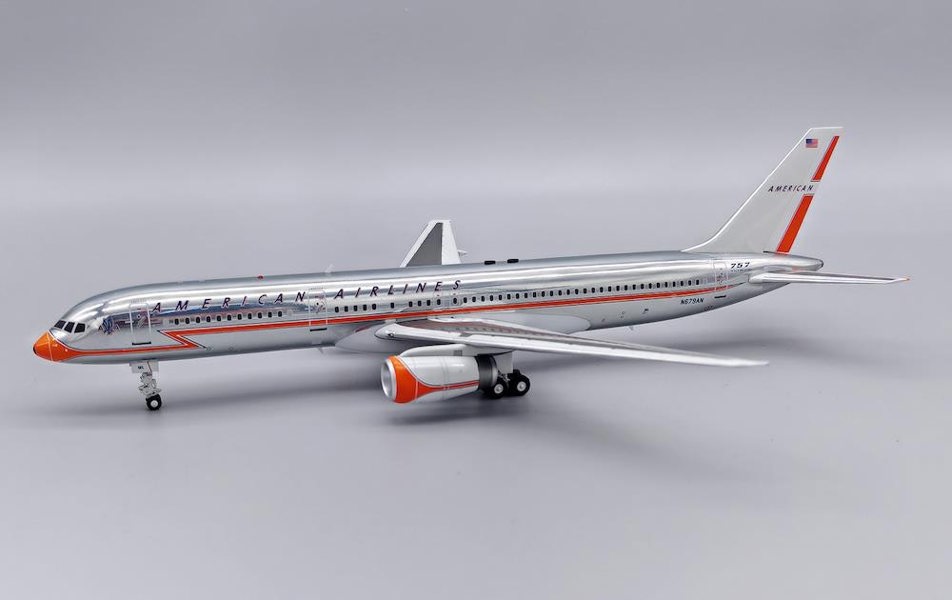 MCSlots American Airlines Boeing 757-223 N679AN 1:200 Inflight200 IF752AA0723P