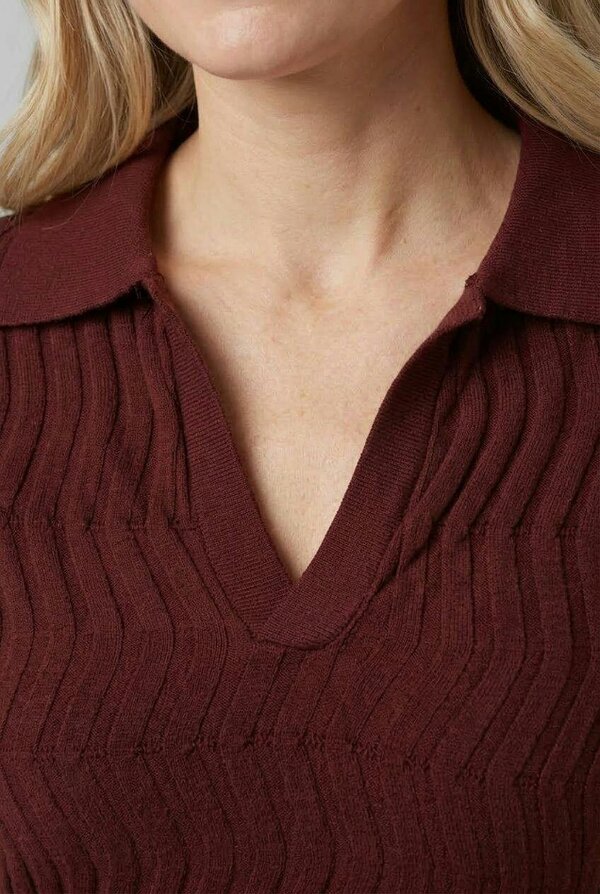 Izabel London Chevron Texture Short Sleeve Knit Shirt