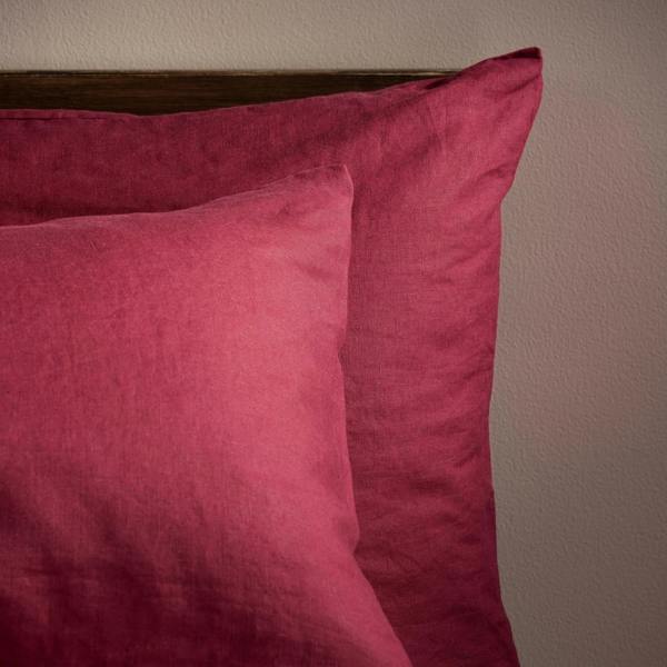 Raspberry French Linen Pillowcases close-up detail 1 | Soak and Sleep