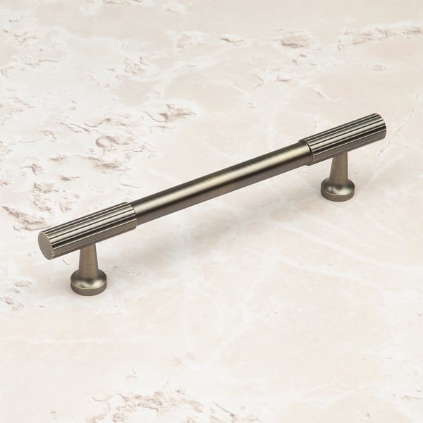 Handle & Home Antique Brass Reeded Knob/Handles