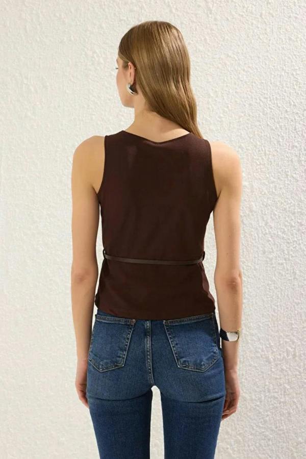 Hoxton Gal Belted Fitted Knit Blouse