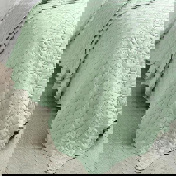 Catherine Lansfield Scallop Waves Quilted Bedspread Green