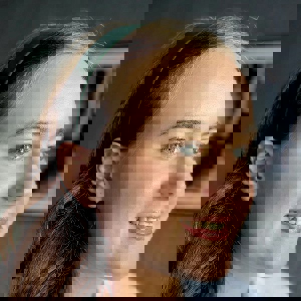 Dark green hair band, smooth satin finish, padded wide band design, deep rich green shade, classic and versatile hair accessory, comfortable everyday wear
