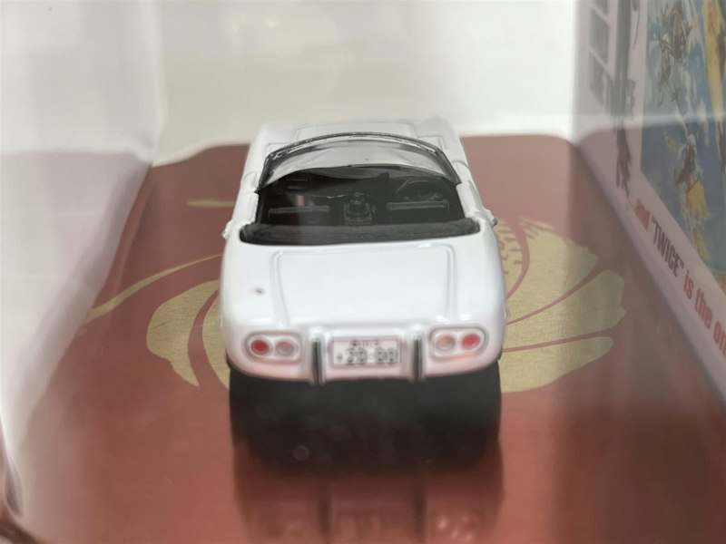 Johnny Lightning James Bond 007 1967 Toyota 2000 GT 1:64 Scale JLDR017