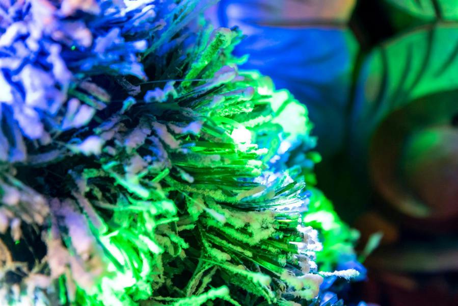 2ft to 6ft Frosted Tips Fibre Optic Christmas Trees with 8 Light Modes, PVC Green Tips image 8