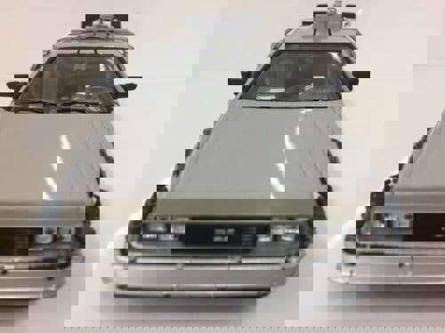 back to the future ii delorean flying version scale 1:24 welly 22441fv