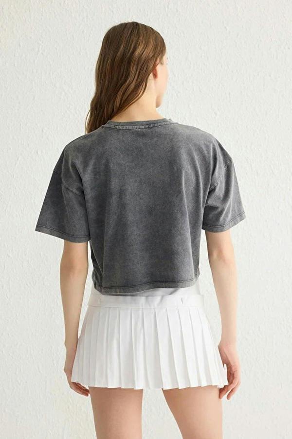 Relaxed Fit Crew Neck Crop T-Shirt