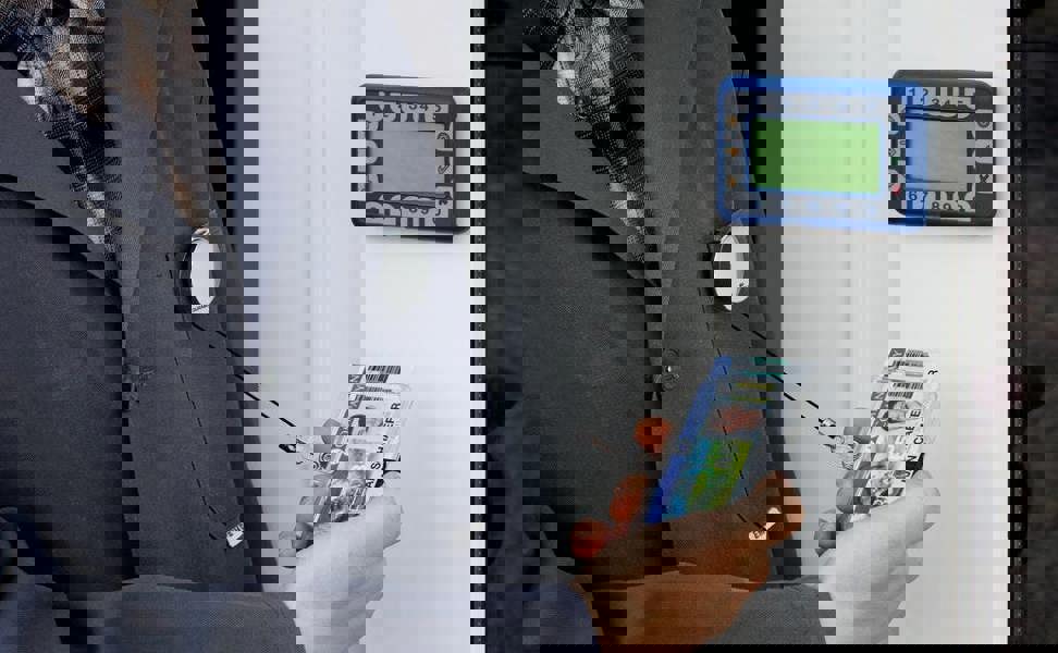 Durable PUSHBOX Trio 3 Card Security Pass ID Holder | 10 Pack | Clear