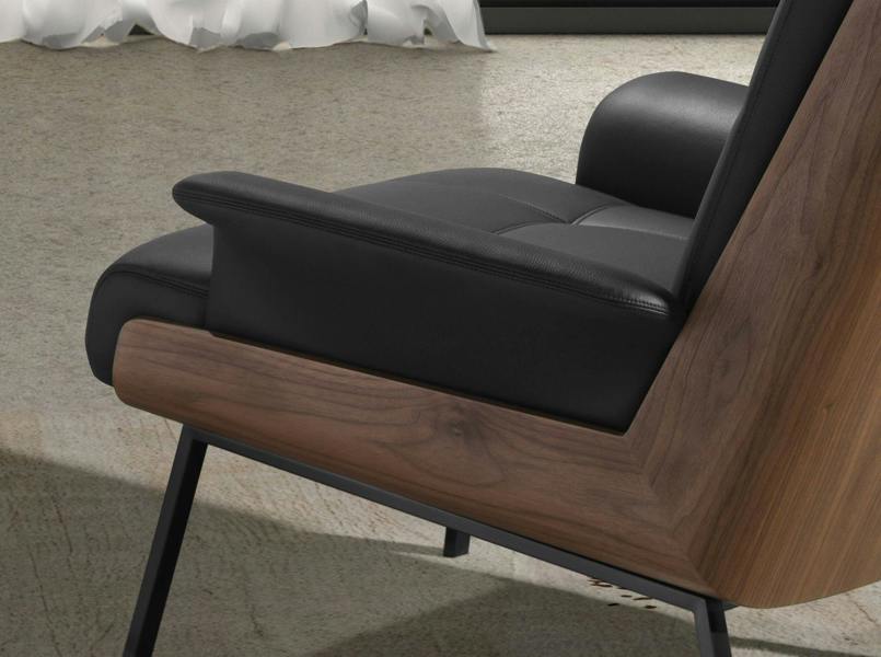 Angel Cerdá Black and Walnut Leatherette Armchair 5140